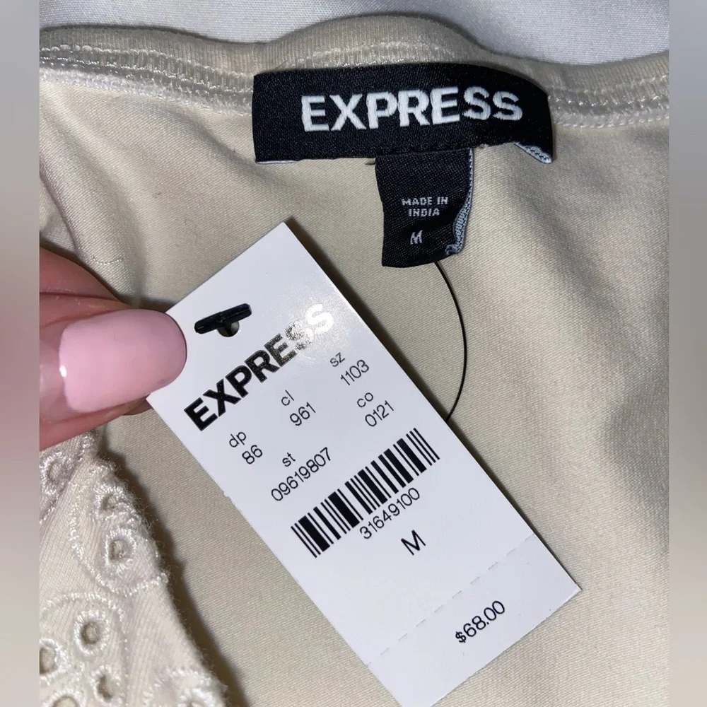 🦢 Express Eyelet Puff Sleeve Top 🦢 - Picture 6 of 10